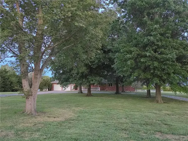 1406 E 4th AVE, Garnett, KS 66032