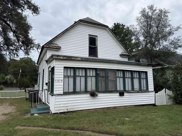 1315 E Indiana AVE, South Bend, IN 46613