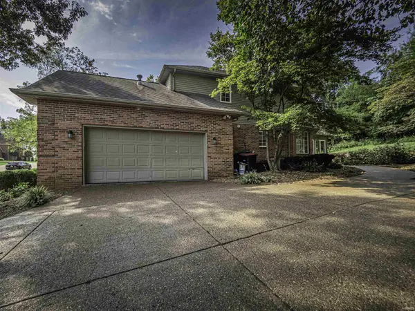 5621 Autumn Ridge DR, Newburgh, IN 47630