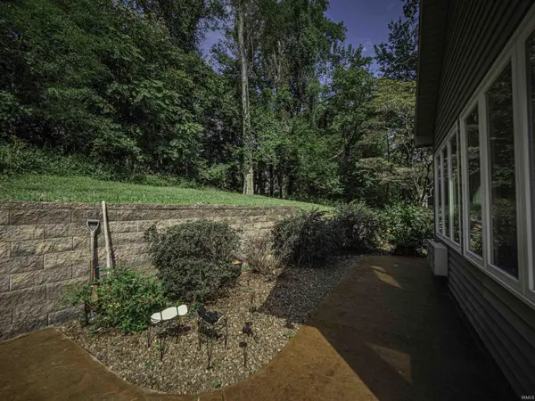 5621 Autumn Ridge DR, Newburgh, IN 47630