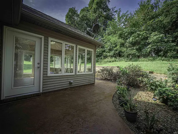 5621 Autumn Ridge DR, Newburgh, IN 47630
