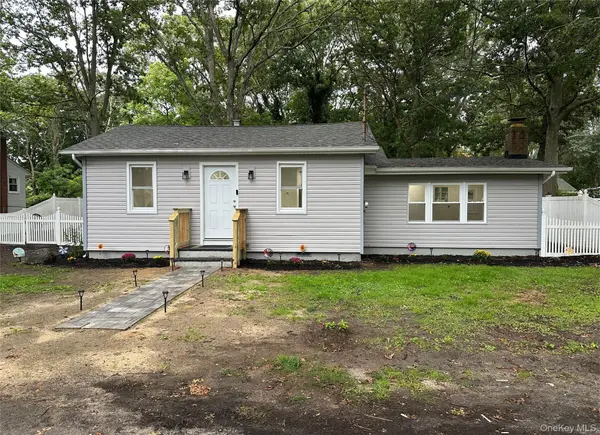 10 Barclay RD, Mastic Beach, NY 11951