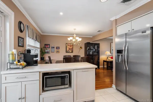 2877 Gerald CT, North Bellmore, NY 11710