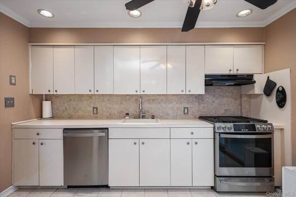 2877 Gerald CT, North Bellmore, NY 11710