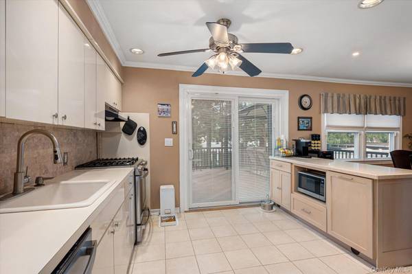 2877 Gerald CT, North Bellmore, NY 11710