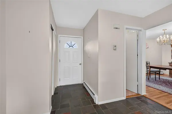 15 Country CT, Hicksville, NY 11801