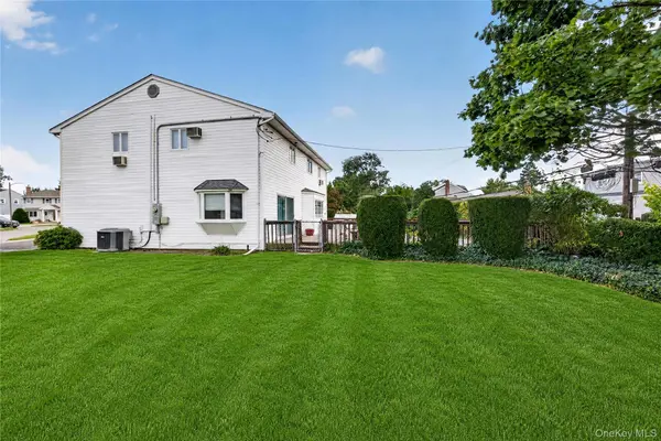 15 Country CT, Hicksville, NY 11801