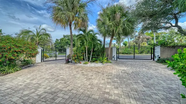 5188 SIESTA WOODS DR, Sarasota, FL 34242