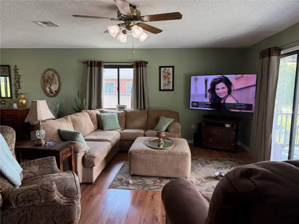 521 E MIRROR LAKE DR, Fruitland Park, FL 34731