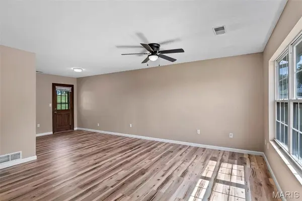5 W 12th ST, Washington, MO 63090