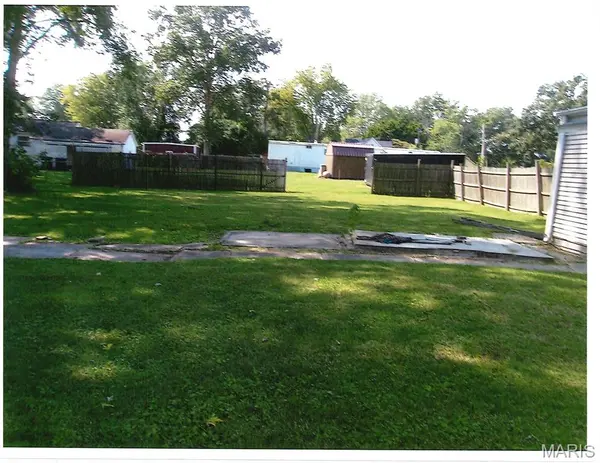 704 W State ST, Mascoutah, IL 62258