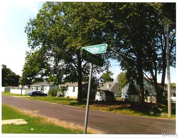 704 W State ST, Mascoutah, IL 62258