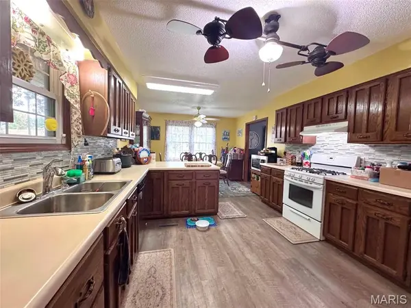 3307 Highway Mm, Hannibal, MO 63401
