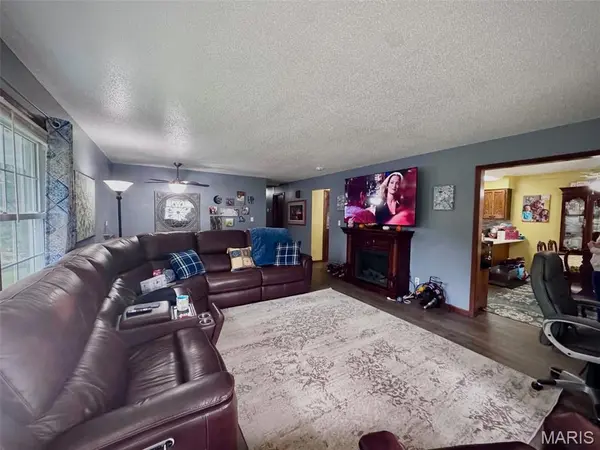 3307 Highway Mm, Hannibal, MO 63401