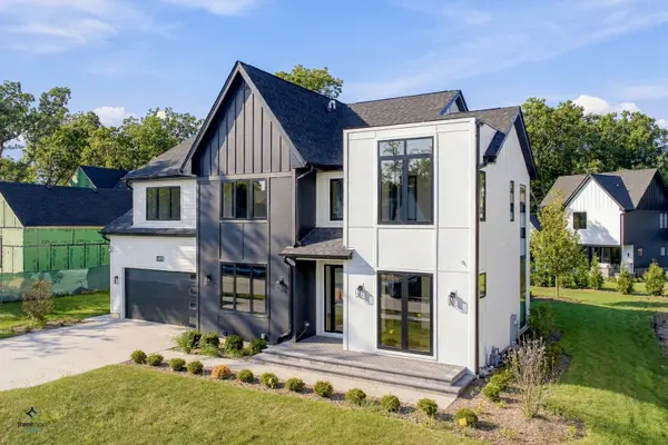 425 Forest Edge DR, Glencoe, IL 60022