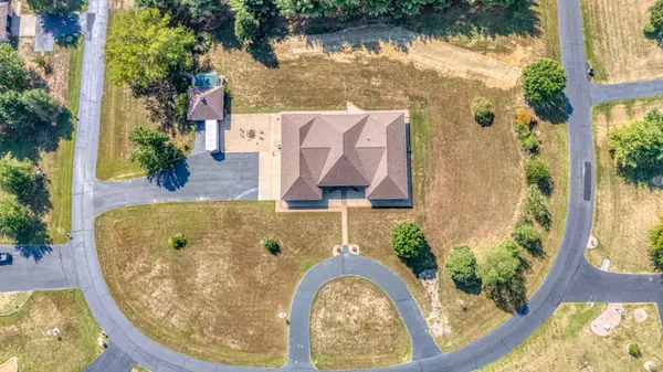 14323 N Manhattan LN, Mt Vernon, IL 62864