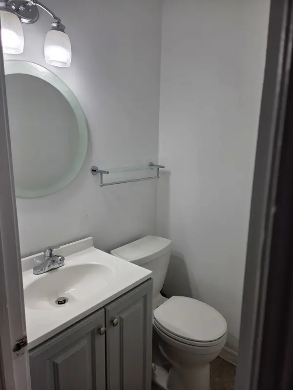 1866 Wellington PL, Hoffman Estates, IL 60169