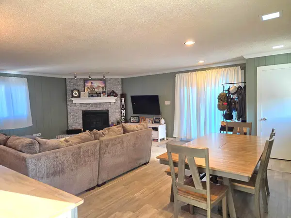 5237 Pleasant LN, Crestwood, IL 60418