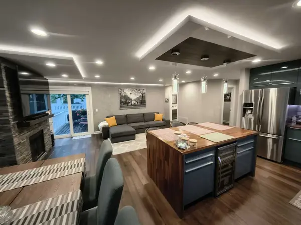22 Waterbury LN #O2, Schaumburg, IL 60193