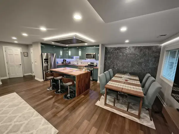 22 Waterbury LN #O2, Schaumburg, IL 60193