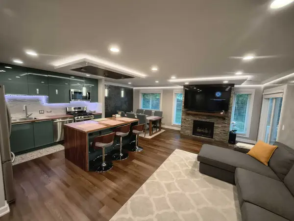 22 Waterbury LN #O2, Schaumburg, IL 60193