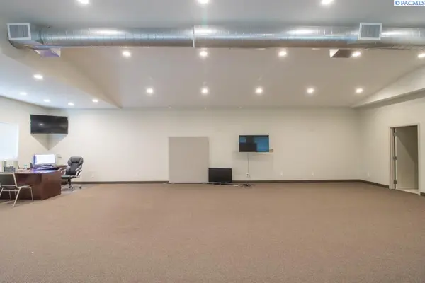 8016 W 4th Ave, Kennewick, WA 99336