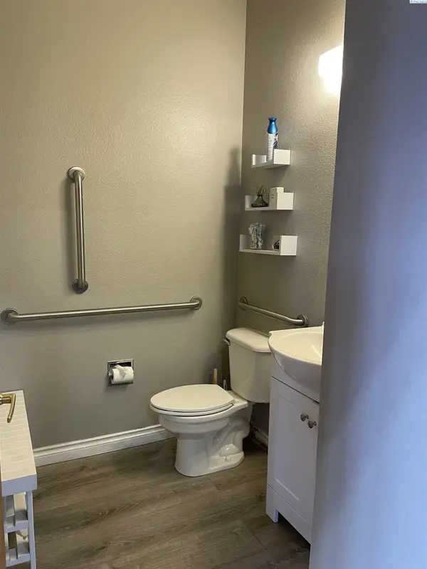 101 N Union, Suite 209 #209, Kennewick, WA 99336
