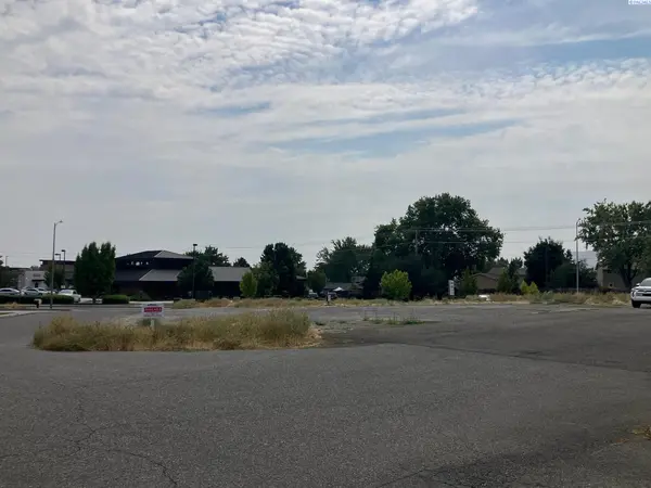 4800 Paradise Way, West Richland, WA 99353