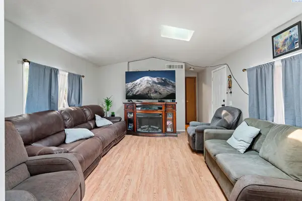 2906 W 7th Ave #74, Kennewick, WA 99336