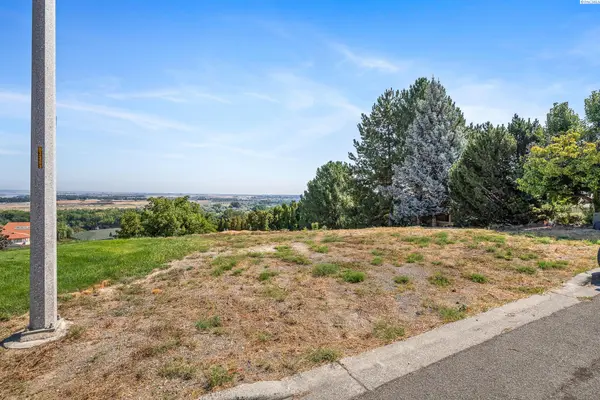 260 Rockwood Dr, Richland, WA 99352