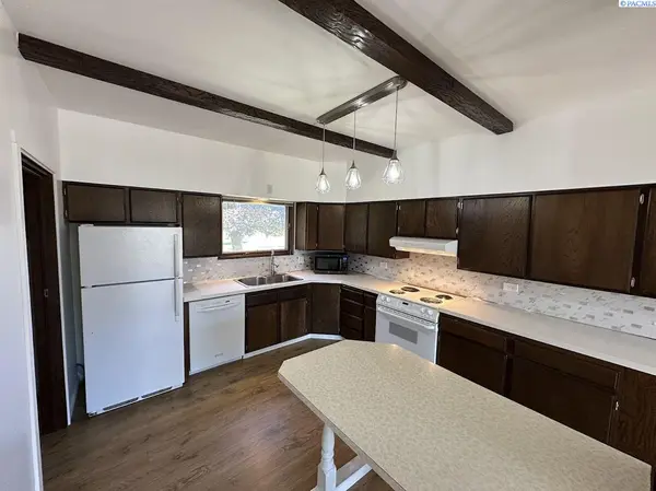 3 W State St., St. John, WA 99171
