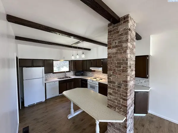 3 W State St., St. John, WA 99171