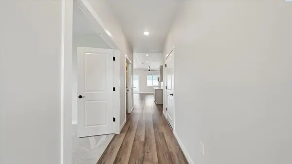 1356 Kalani Ct, West Richland, WA 99353