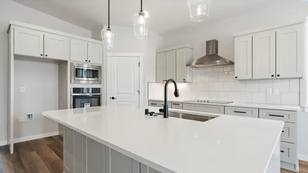 1356 Kalani Ct, West Richland, WA 99353