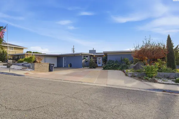 821 Skyline Dr, Sunnyside, WA 98944
