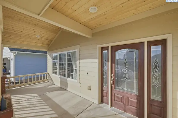 820 NW Palouse View Ct, Pullman, WA 99163