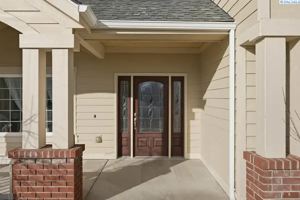 820 NW Palouse View Ct, Pullman, WA 99163
