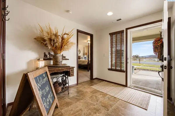223108 E Perkins Rd, Kennewick, WA 99337