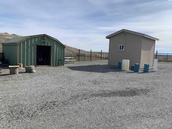 630 Moore Rd, Pasco, WA 99301