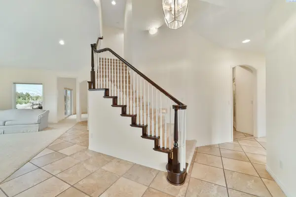 21 ALTA LANE, Pasco, WA 99301