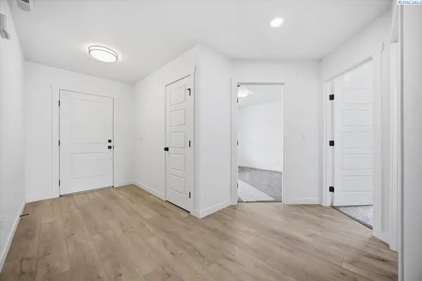 10072 S Clodfelter Road, Kennewick, WA 99338