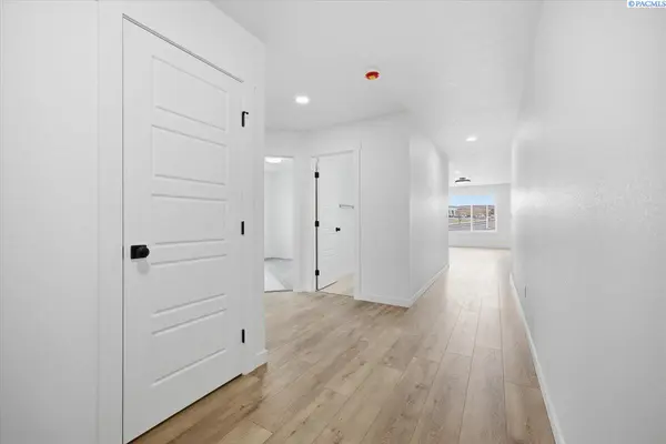 10072 S Clodfelter Road, Kennewick, WA 99338