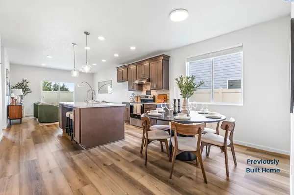 301 Sapphire Ave, Grandview, WA 98930