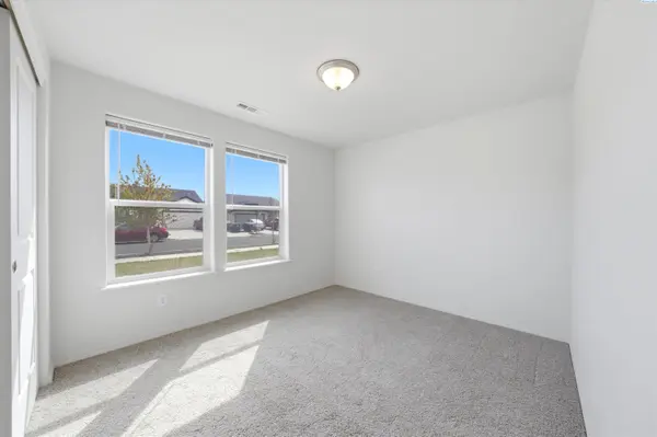 1032 W Sequoia Rd, Moses Lake, WA 98837