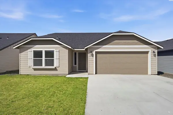 1032 W Sequoia Rd,  Moses Lake,  WA 98837