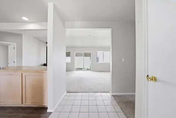 725 NW Sunburst Ct, Moses Lake, WA 98837