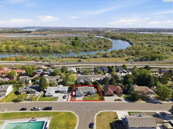 190 Edgewood Dr, Richland, WA 99352