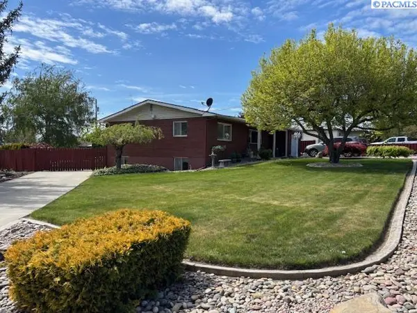 1106 King St, Grandview, WA 98930