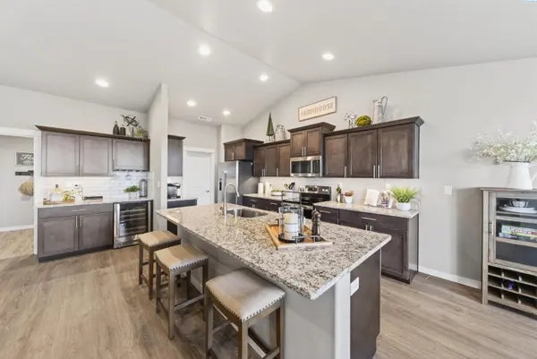 1409 SW Kelandren Dr, Prosser, WA 99350