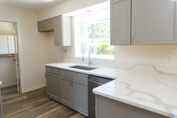 5015 W 6th Pl, Kennewick, WA 99336